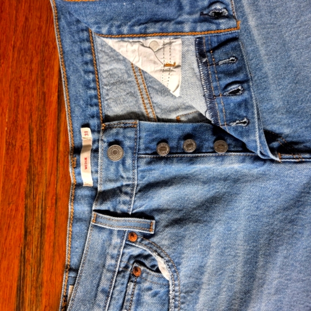 Levi's Blue Ankle Cropped Wedgie Jeans: NWOT, NEVER WORN. - Picture 7 of 8
